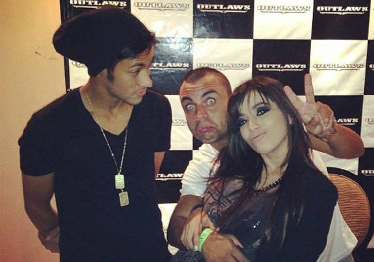 Anitta também já esteve no meio de outros boatos. Até com Neymar ela já foi colocada. Aliás, a funkeira ficou bastante irritada com o boato de que ela e o jogador teriam um affair, já que na época ele ainda estava com Bruna Marquezine Anitta também já esteve no meio de outros boatos. Até com Neymar ela já foi colocada. Aliás, a funkeira ficou bastante irritada com o boato de que ela e o jogador teriam um affair, já que na época ele ainda estava com Bruna Marquezine