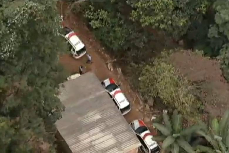 Segundo a polícia, a vítima de 20 anos foi assassinada no dia 24 de abril. Ela e uma colega teriam furtado alimentos da casa da suposta mandante do crime, A morte da amiga estava agendada para o último domingo (11) Segundo a polícia, a vítima de 20 anos foi assassinada no dia 24 de abril. Ela e uma colega teriam furtado alimentos da casa da suposta mandante do crime, A morte da amiga estava agendada para o último domingo (11)