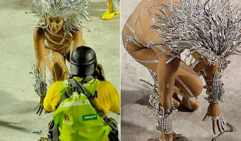 Já em 2001, Adriane Galisteu também viu o chão bem mais de perto. A apresentadora caiu bem na hora do desfile da Unidos da Tijuca, na Sapucaí. Ela, que era a rainha de bateria da escola, não fez feio e levantou-se rapidamente Já em 2001, Adriane Galisteu também viu o chão bem mais de perto. A apresentadora caiu bem na hora do desfile da Unidos da Tijuca, na Sapucaí. Ela, que era a rainha de bateria da escola, não fez feio e levantou-se rapidamente