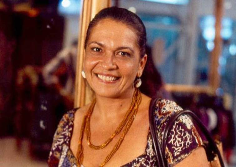 Regina DouradoConhecida por interpretar Lucineide em Explode Coração (1995) e dar vida ao bordão 'Stop Salgadinho', Regina morreu em 2012 com câncer de mama. Ele enfrentava a doença havia quase dez anos. Seu último papel foi na Rede Record, na novela Caminhos do Coração 