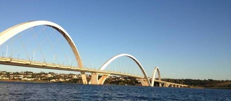 A meteorologia prevê que o sábado (25) será de sol alternado com pancadas de chuva e possíveis trovoadas no Distrito Federal. A temperatura mínima será de 17°C e a máxima de 29°C. A umidade relativa do ar deve variar entre 45% e 84%