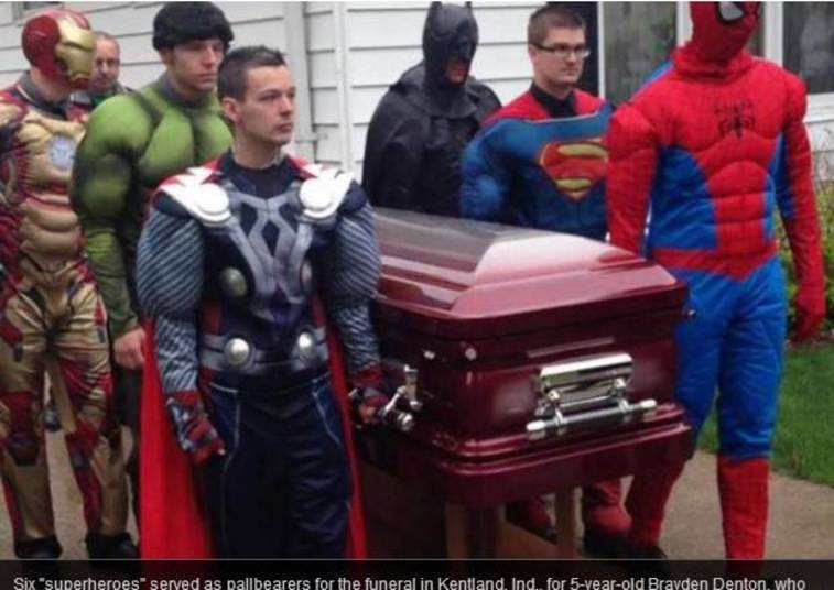 Brayden Denton, de cinco anos, que morreu de uma forma rara de câncer no cérebro, foi homenageado por super-heróis. Durante seu enterro, Denton teve seu caixão carregado pelos seus personagens de quadrinhos favoritos. As informações são do site CBC News