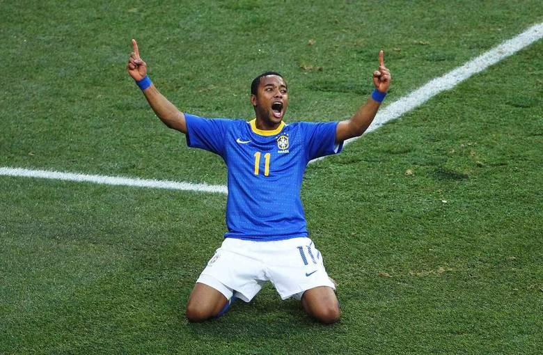 Adriano Imperador, anúncio do novo técnico da seleção brasileira e mansões dos esportistas foram destaque na semana do R7! Confira! Dunga foi oficializado como novo técnico da seleção brasileira e com 
isso deve convocar alguns 'craques' do que ele julga ser o futebol arte! Robinho foi um dos craques da 'Era Dunga' e agora pode voltar a sonhar com novas oportunidades no Time Canarinho