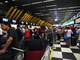 A Gol, por sua vez, também oferece oportunidades no aeroporto de Joinville (SC). A vaga de auxiliar de aeroporto está aberta para um profissional destinado ao atendimento dos clientes, conferência dos cartões de check in e documentação. O posto requer que o candidato tenha o ensino médio completo e nível de inglês intermediário