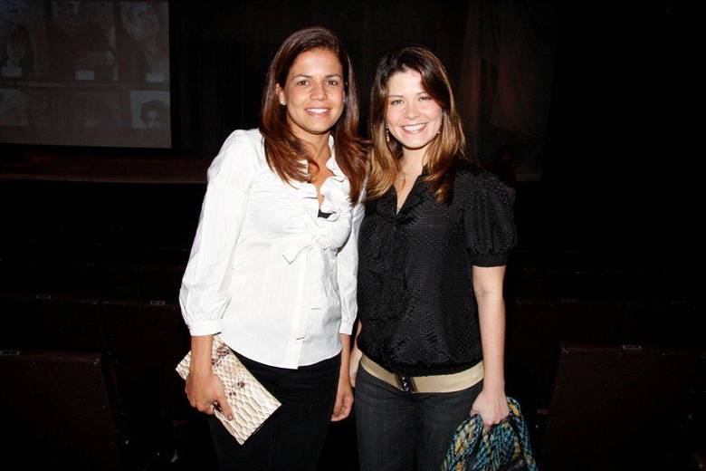 Nívea Stelmann e Samara Felippo As morenas se conhecem há 15 anos, trabalhando. Trabalharam juntas muitas vezes, como em Suave Veneno (1999) a Chocolate com Pimenta (2003). Nívea é madrinha de Alícia, filha de Samara com Leandrinho Nívea Stelmann e Samara Felippo As morenas se conhecem há 15 anos, trabalhando. Trabalharam juntas muitas vezes, como em Suave Veneno (1999) a Chocolate com Pimenta (2003). Nívea é madrinha de Alícia, filha de Samara com Leandrinho