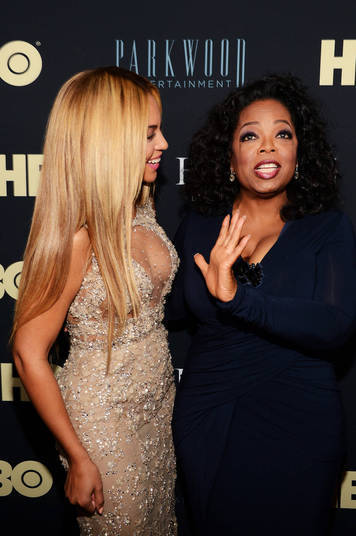 Oprah e BeyoncéClaro que uma grande amizade nasceria entre as duas mulheres fortes do showbiz americano. Há até boatos de que Oprah é madrinha de Blue Ivy, filha de Beyoncé 