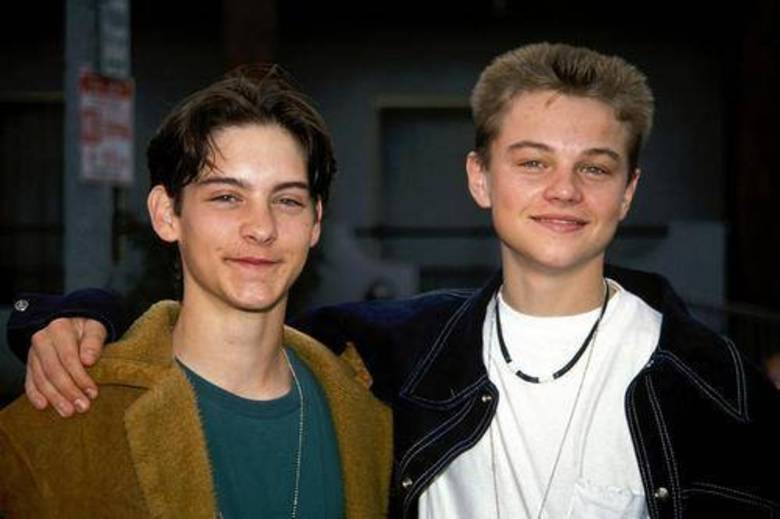 Tobey Maguire e Leonardo DiCaprioMelhores amigos há 25 anos, os atores estão sempre juntos. Eles se conheceram durante um teste e nunca mais se separaram. Apesar do companheirismo de longa data, o primeiro grande trabalho deles juntos foi O Grande Gatsby (2013)