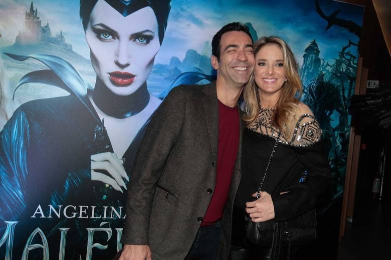 No escurinho do cinema...Parece que o namoro de César Tralli e Ticiane Pinheiro está a todo vapor. Nesta semana, eles foram juntinhos assistir a pré-estreia do filme Malévola
