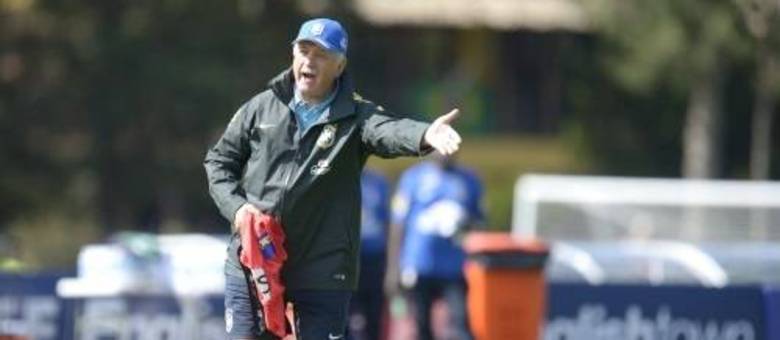 [COPA 2014]Felipão detona atuação de time no treino e pensa em mudanças