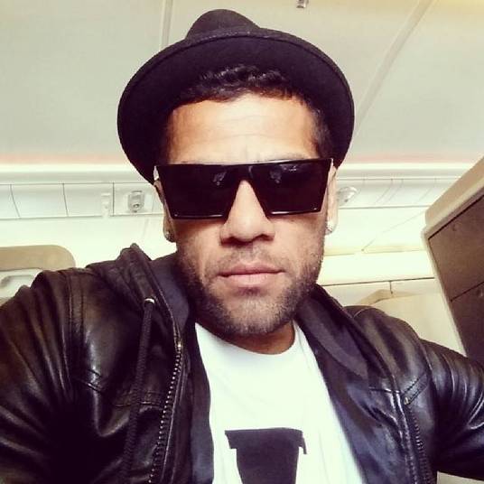 O terceiro colocado é o estiloso Daniel Alves. Com seus look estilosos, o lateral brasileiro já atraiu 1,971,829 seguidores