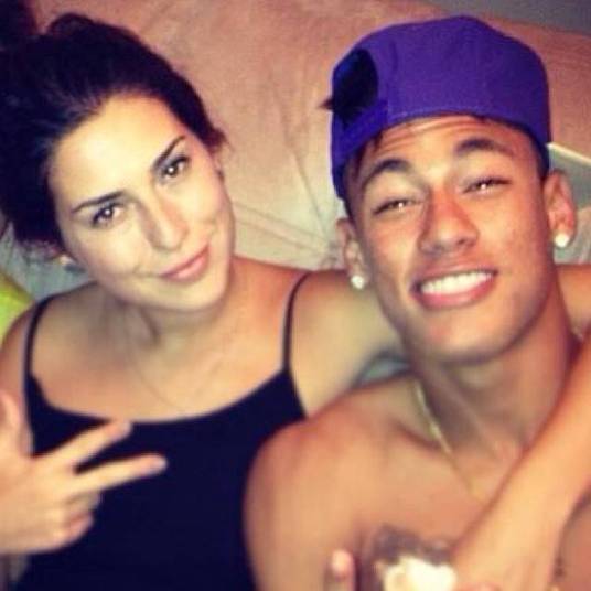 A atriz Fernada Paes Leme também fez questão de publicar uma foto no aniversário de 22 anos do craque:— Esse nasceu pra brilhar!!! Parabéns meu maloqueiro
preferido!!! Continue assim...de verdade!!! Que sua essência ninguém tira de
vc! Parabéns @neymarjr A atriz Fernada Paes Leme também fez questão de publicar uma foto no aniversário de 22 anos do craque:— Esse nasceu pra brilhar!!! Parabéns meu maloqueiro
preferido!!! Continue assim...de verdade!!! Que sua essência ninguém tira de
vc! Parabéns @neymarjr