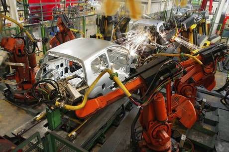 Em novembro, a produção de automóveis, comerciais leves, caminhões e ônibus teve queda de 9,7% frente a outubro