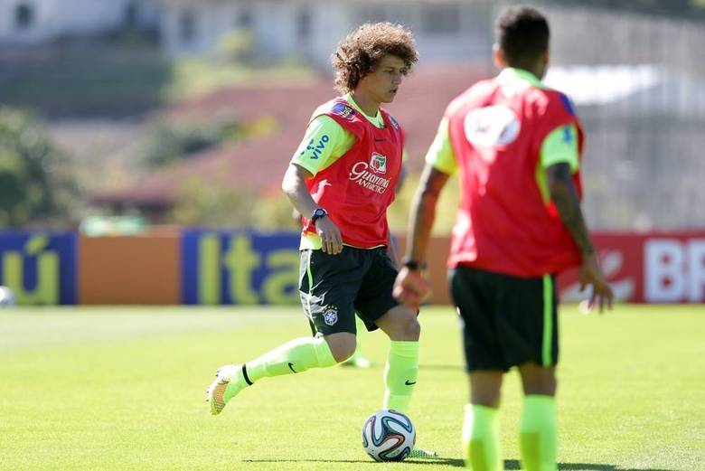 E possível que o zagueiro ganhe
um “descanso” e não apareça na lista de convocados para os próximos dois
amistosos do Brasil, contra Colômbia e Equador, em setembro, nos Estados
Unidos