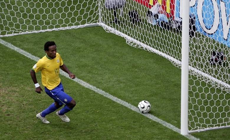 Na mesma edição, o volante Zé Roberto foi um destaques do time, e foi compensado com um gol na partida diante de Gana, válido pelas oitavas-de-final