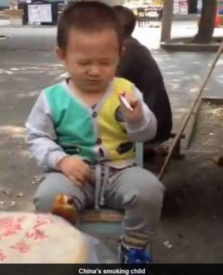 As imagens provocaram um novo debate sobre o tabagismo na
China. Cerca de 300 milhões de chineses fumam cigarro no País
As imagens provocaram um novo debate sobre o tabagismo na
China. Cerca de 300 milhões de chineses fumam cigarro no País