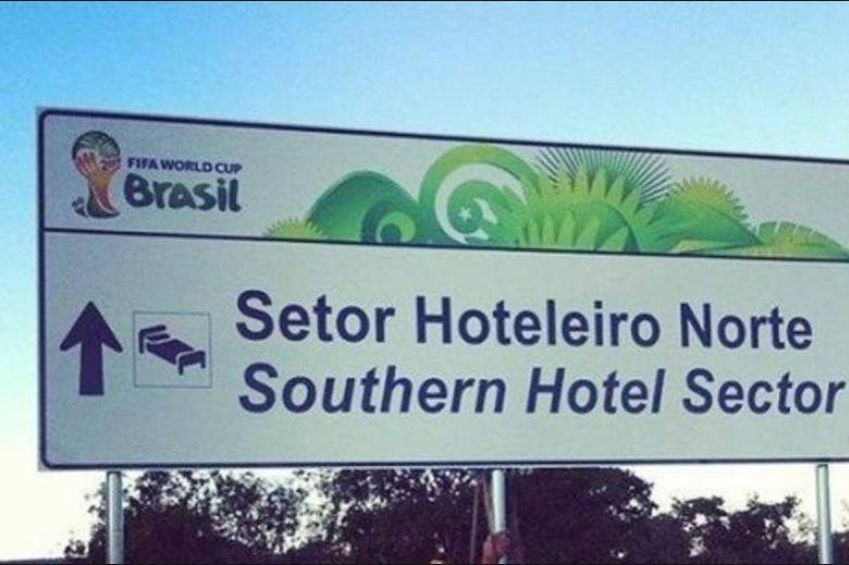 Tão sabendo legal! A palavra Norte = North e Sul = South. Dá para corrigir? E essa placa é real Tão sabendo legal! A palavra Norte = North e Sul = South. Dá para corrigir? E essa placa é real