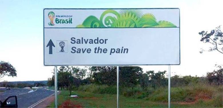 Salvar = save, dor = pain, ou seja: Salvador = Save the pain!
Faz sentido...