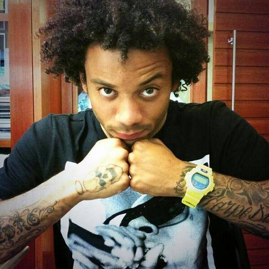 O lateral Marcelo, por sua vez, divulgou uma marca de relógios em seu Twitter