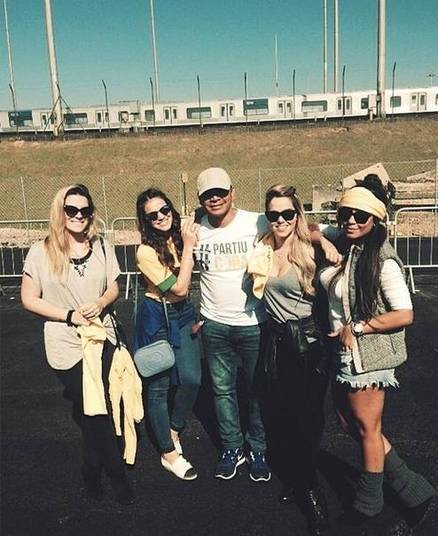'Estávamos indo para os pênaltis, eu estava nervosa, chorando, a Rafa (Rafaella Santos, irmã de Neymar) também, o pai dele... E o cara não parava de me filmar! Ele já estava assim há um tempão. A minha vida, a sua, a dele não muda com uma derrota. Mas as pessoas que estão ali têm seus sonhos, a vida deles é aquilo. Não era momento para fazer gracinha', reclamou Bruna