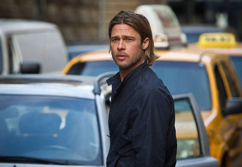 No primeiro emprego de Brad Pitt, ele tinha que se vestir de frango para atrair clientes para a loja de frango frito, El Polo Loco
