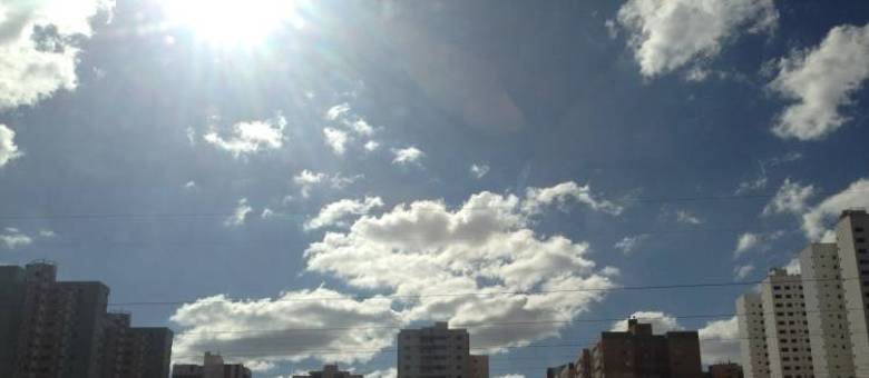 O tempo no DF neste domingo (17) terá predomínio de sol e pouca variação de nuvens no Distrito Federal. A temperatura mínima será de 12ºC e a máxima de 23ºC. A umidade do ar varia de 53% a 85%