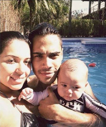 Micael Borges se diverte com Heloisy e o pequeno ZionVeja mais fotos fofas de Zion
