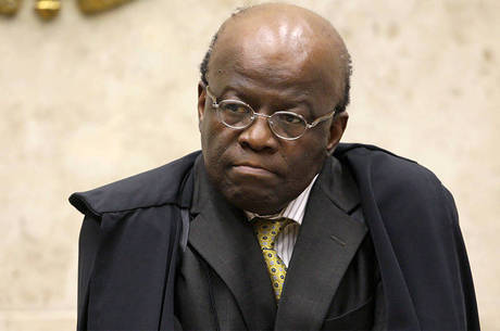 O juiz da 15º Vara Cível de Brasília julgou improcedente o pedido do jornalista Felipe Recondo Freire para ser indenizado por Barbosa