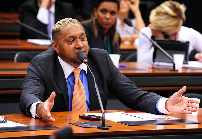 O deputado federal Francisco Everardo Oliveira Silva, mais conhecido como Tiririca (PR-SP), também tem uma antiguidade na garagem. O patrimônio total dele é de R$ 531,9 mil