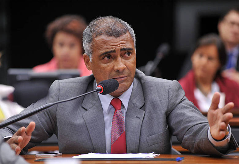 O deputado federal Romário (PSB-RJ) vai disputar uma vaga no Senado em 2014. O Baixinho declarou ter R$ 1,3 milhão de patrimônio, que inclui pouco mais de R$ 11 mil no banco e cotas de empresas