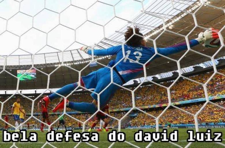 O goleiro Ochoa lembra bastante o zagueiro da seleção brasileira 