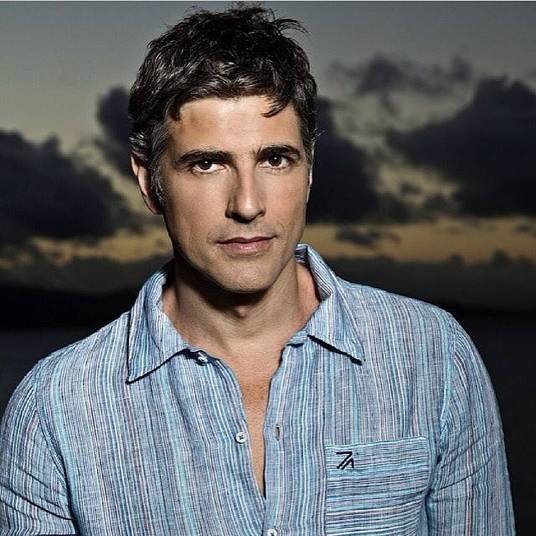 Reynaldo Gianecchini

Bonito ‘pacas’, simpático e galã? Não. O ator não se considera um galã. As fãs
discordam, não é mesmo?