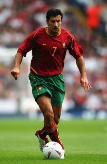 Luís Figo também merece destaque. O meia luso ganhou o prêmio em 2001 e não conseguiu repetir o futebol de qualidade que lhe garantiu o prêmio na Copa do Mundo realizada na Coréia do Sul e no Japão