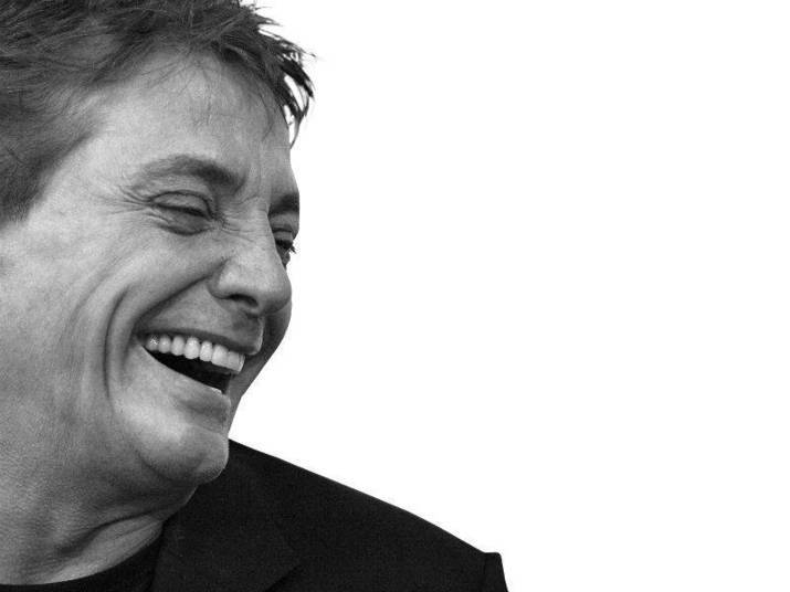 Fábio Jr.
O cantor
também falou abertamente sobre o assunto, mas preferiu se esquivar da fama de
ser ninfomaníaco.
— Não sei se sou viciado em sexo, mas gosto que me enrosco. Não chego a dar oito por dia,
mas três eu garanto