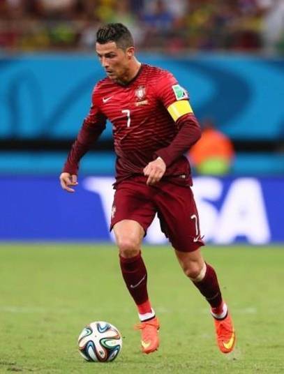 Cristiano Ronaldo é a mais nova vítima da maldição dos melhores do mundo. Eleito o craque do ano de 2013, o CR7 está decepcionando nessa Copa do Mundo. Em dois jogos da seleção de Portugal no Mundial, o camisa 7 não teve apresentações de melhor do mundo...