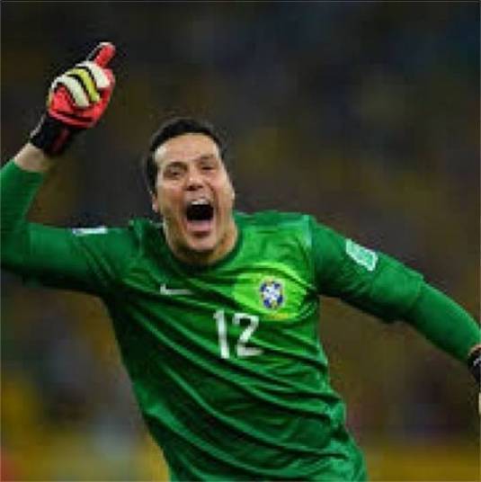 A Copa do Mundo do Brasil acabou, mas ainda assim os salários dos jogadores da seleção brasileira estão em evidência! Antes do Mundial, o goleiro Julio César, por exemplo, faturava R$ 530 mil mensais! E agora? Será que os vencimentos do camisa 12 vai aumentar?