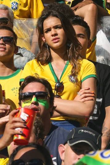 Bruna Marquezine contou também que não viu graça nenhuma nos memes que surgiram dela durante a Copa do Mundo. Na entrevista, a atriz comentou o caso do vídeo feito por um torcedor que circulou na rede. Muitos se divertiram com as imagens, menos a teen 