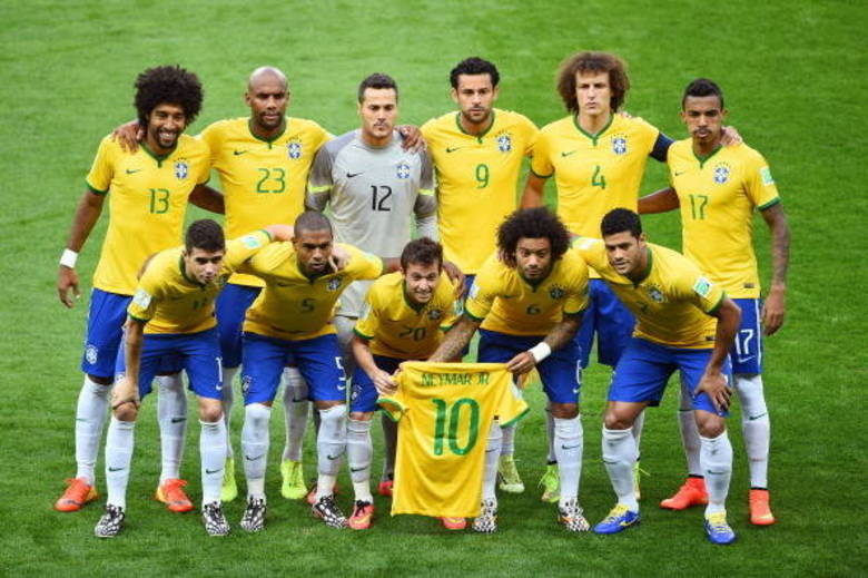 A seleção posa para a foto antes da partida 
