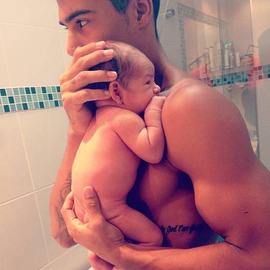 O que deixa as fotos do Zion ainda mais especiais é que Mika e Heloisy são pais muito corujas e o tratam com o maior carinho do mundo. Aí fica complicado a gente não se derreter!