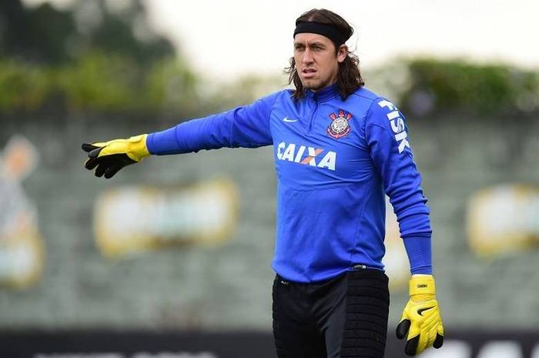 Sabendo disso, Cássio, camisa 1 do Corinthians, aproveitou para se colocar a disposição da seleção para o Mundial de 2018, na Rússia. O jogador do Timão disse que estará em plena forma física — terá 30 anos — e que vai se esforçar ao máximo para também aprimorar a técnica