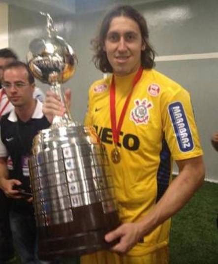 Além da experiência em convocações, Cássio é um goleiro decisivo e provou isso com a camisa do Corinthians. Na campanha do título da Libertadores, em 2012, ele entrou no lugar de Julio Cesar nas oitavas de final e não saiu mais, fazendo boas defesas e ajudando o Timão a chegar à conquista