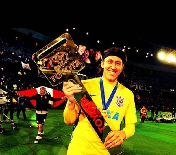 Naquele mesmo ano, no Mundial de Clubes da Fifa, Cássio fechou o gol na final contra o Chelsea e foi um dos responsáveis pela vitória alvinegra por 1 a 0...
