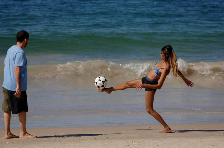 Futebol para Felipão agora só se ele reunir os amigos para uma pelada na praia e mesmo assim é melhor o técnico tomar cuidado para não perder feio na brincadeira 
