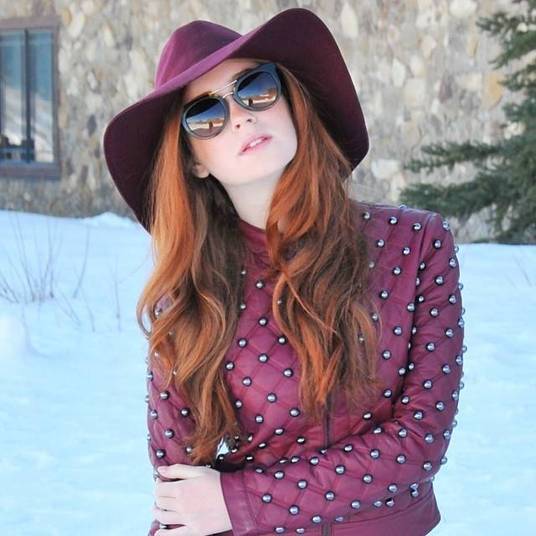 Marina Ruy Barbosa é outra que não engole desaforos e responde fãs que falam mal dela. Em uma dessas discussões, talvez a mais famosa, ela desabafou quando uma seguidora disse que ela só fazia sucesso por ter parentes na mídia.— Tenho apenas 18 anos, e já estou na minha sétima novela, por MÉRITO PRÓPRIO! Não tenho nenhum parente, meu tataravô é o Ruy Barbosa, o Águia de Haia, que ajudou muito o Brasil