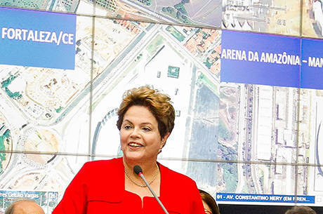 Dilma Rousseff lidera as pesquisas de intenção de votos