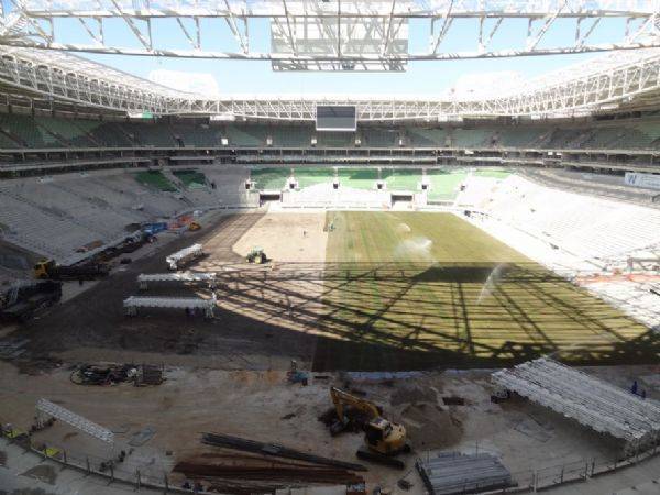 Obras avançam e novo estádio do Palmeiras já começa a ter gramado