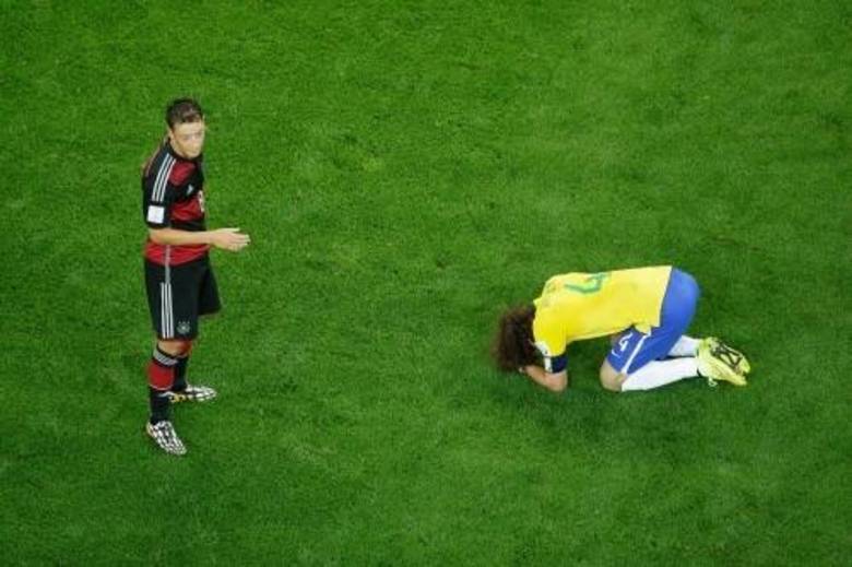 Em campo, tentou resolver sozinho
quando o Brasil naufragava diante de Alemanha e Holanda e diversas vezes se
lançou ao ataque como um verdadeiro ponta