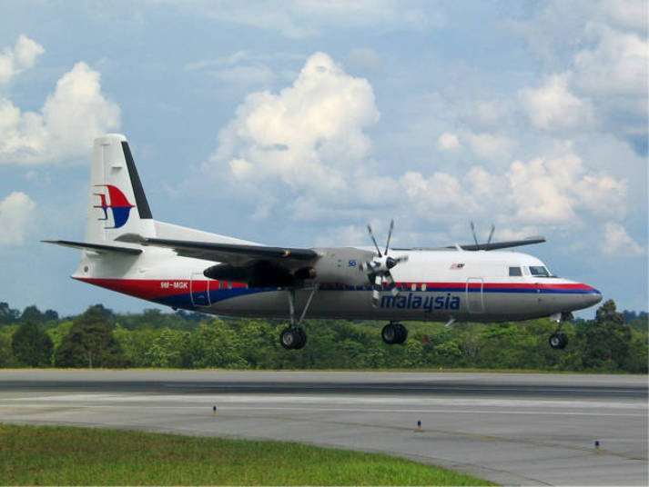 Em 15 de setembro de 1995, outro acidente, dessa vez com o voo MH2133. Por uma
falha do piloto durante a aterrissagem, o Fokker 50 operado pela empresa
se chocou violentamente na pista e matou 32 dos 49 ocupantes da
aeronave, inclusive dois dos tripulantes.Na imagem, um Fokker 50, similar ao envolvido no acidente