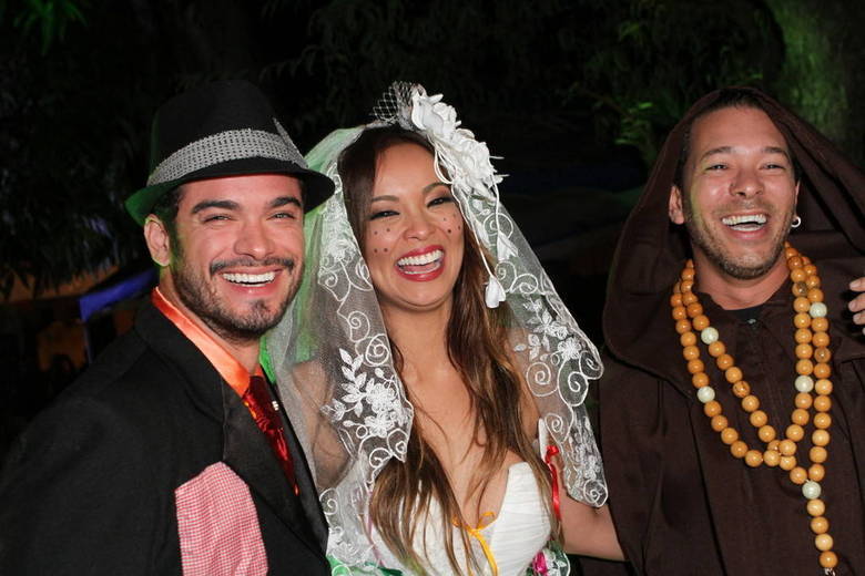 Briga em avião?Com casamento marcado para setembro, Carol Nakamura e Sidney Sampaio teriam se desentendido nesta semana. De acordo com o jornal O Dia, o casal iria viajar para o Chile quando iniciou uma briga dentro do avião. O colunista afirmou até que Nakamura teria dado um tapa no rosto do ator. Carol negou tudo!