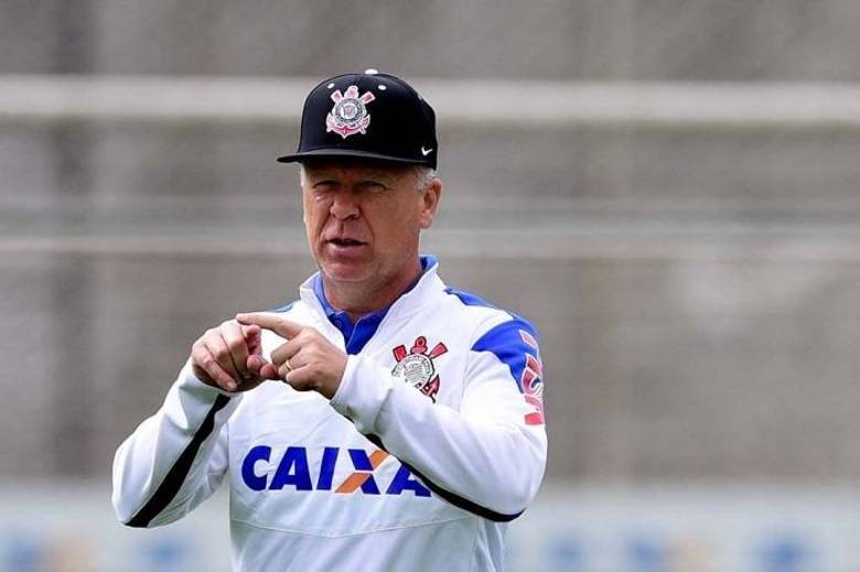 7. O técnico Mano Menezes fez um bom trabalhou na primeira passagem pelo Corinthians, mas ficou devendo na seleção brasileira e no Flamengo. Questionado, está é a hora de o treinador mostrar seu potencial e voltar a vencer um título importante