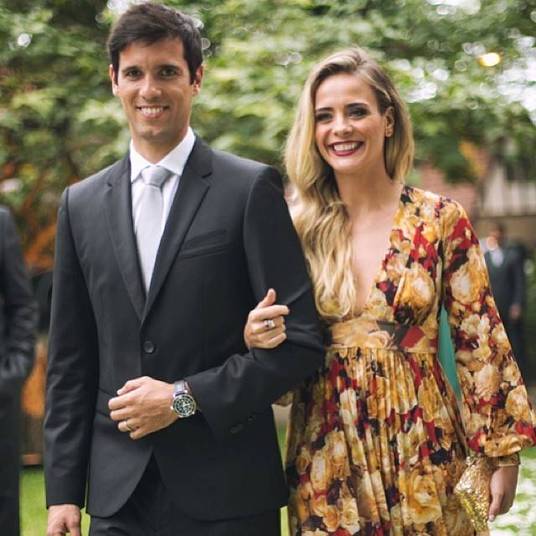 Marmanjos, tirem o olho! Ela é casada com João Vergara